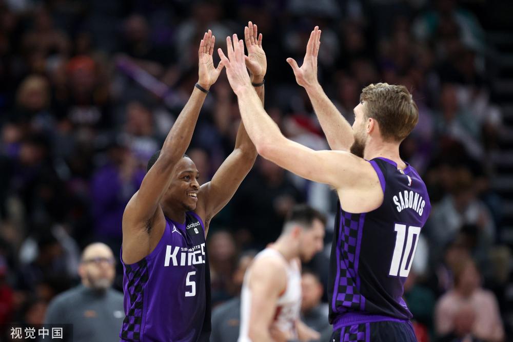 也凸显了俱 也凸显了俱